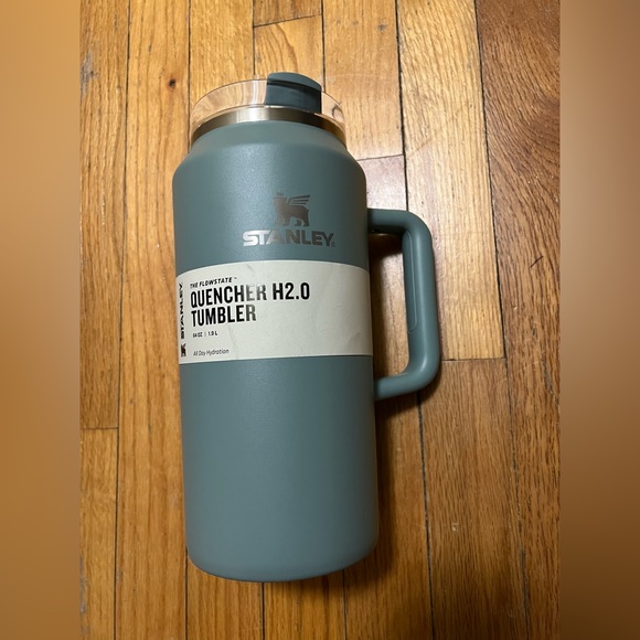 Stanley 64oz Shale - Picture 3 of 9